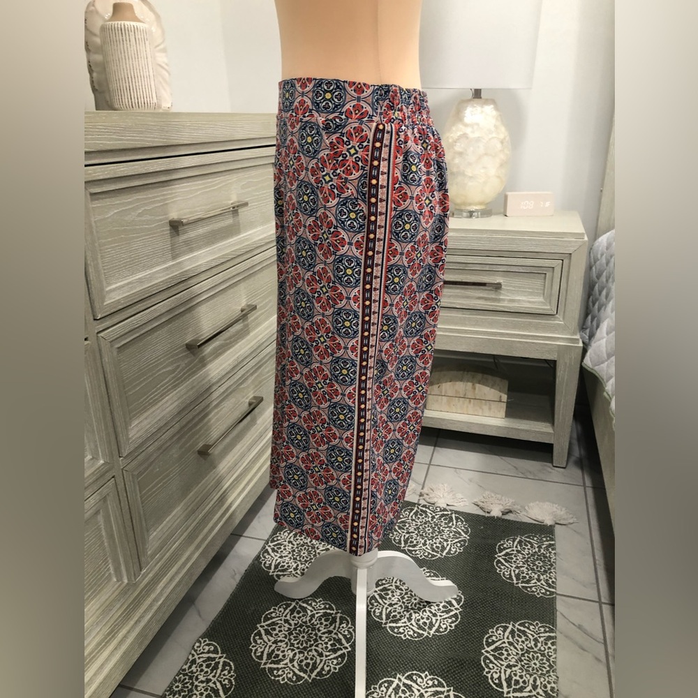 Max Studio Multicolor Patterned Capris - Picture 5 of 13
